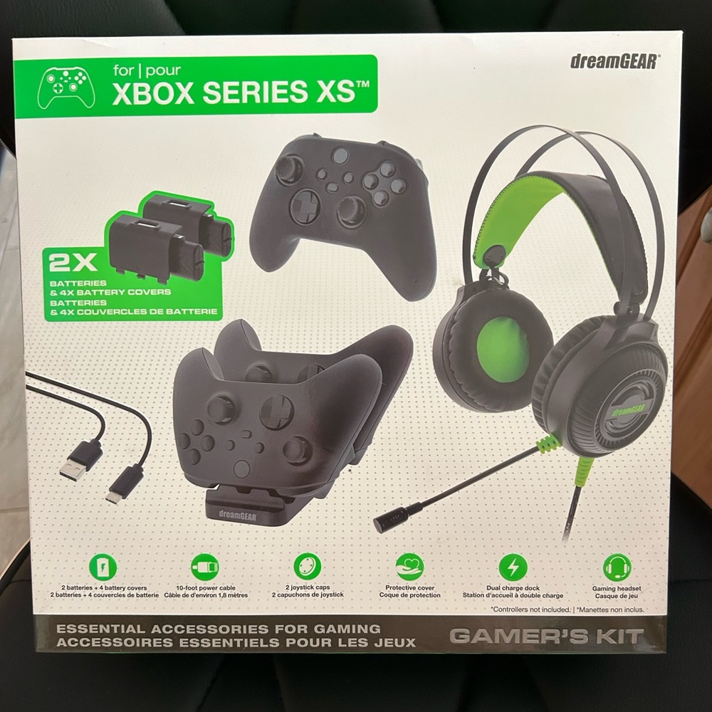 dreamGEAR Gamer's Kit for Xbox Series X is a cover for the controller !!! READ - Picture 2 of 7